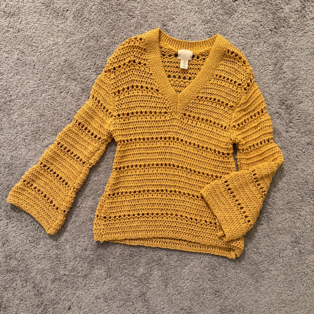 H&M Women's Yellow V-Neck Sweater